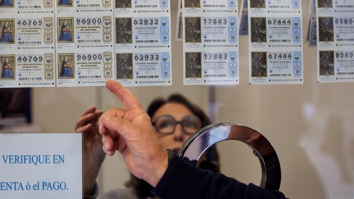 Décimos de Lotería de Navidad a la venta.