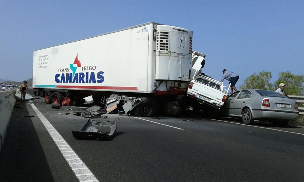 Accidente de tráfico en la TF-1