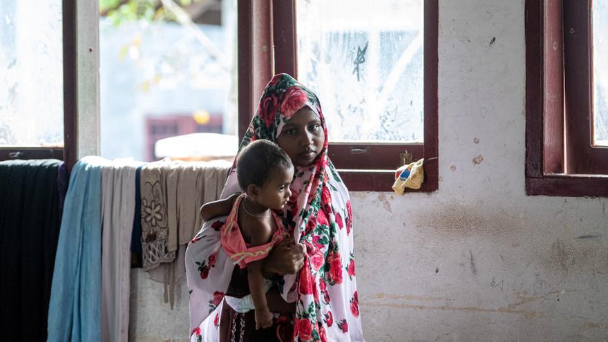 Una intoxicación alimentaria masiva por un menú escolar gratuito deja 269 niños ingresados en Indonesia