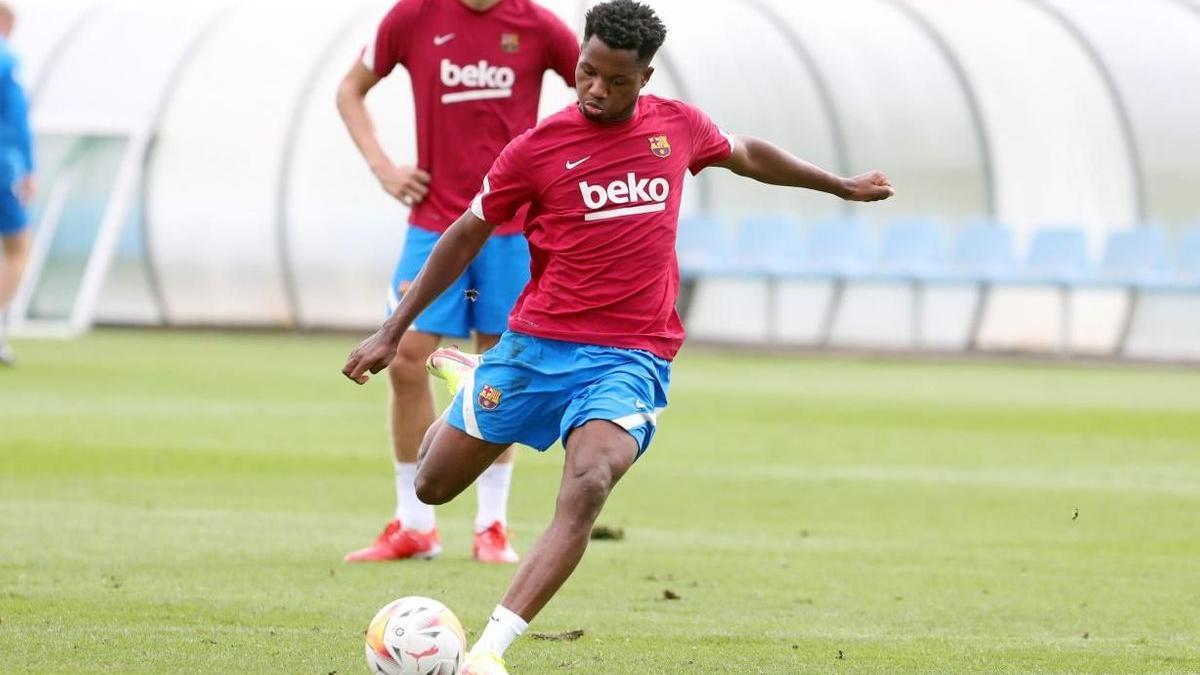 Ansu Fati, en un entrenamiento con el Barça en la ciudad deportiva.