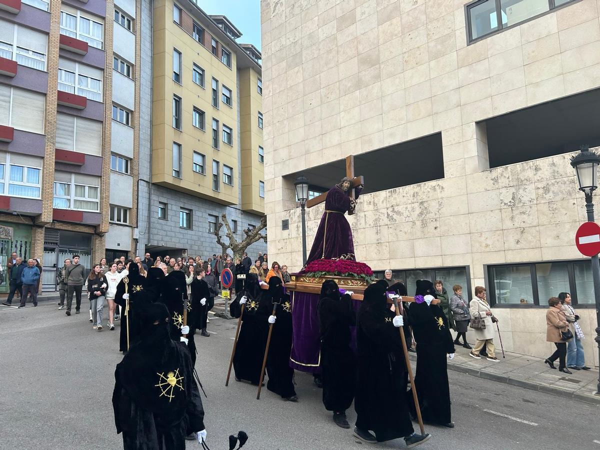 En Imágenes: La Procesión de los Nazarenos en Candás