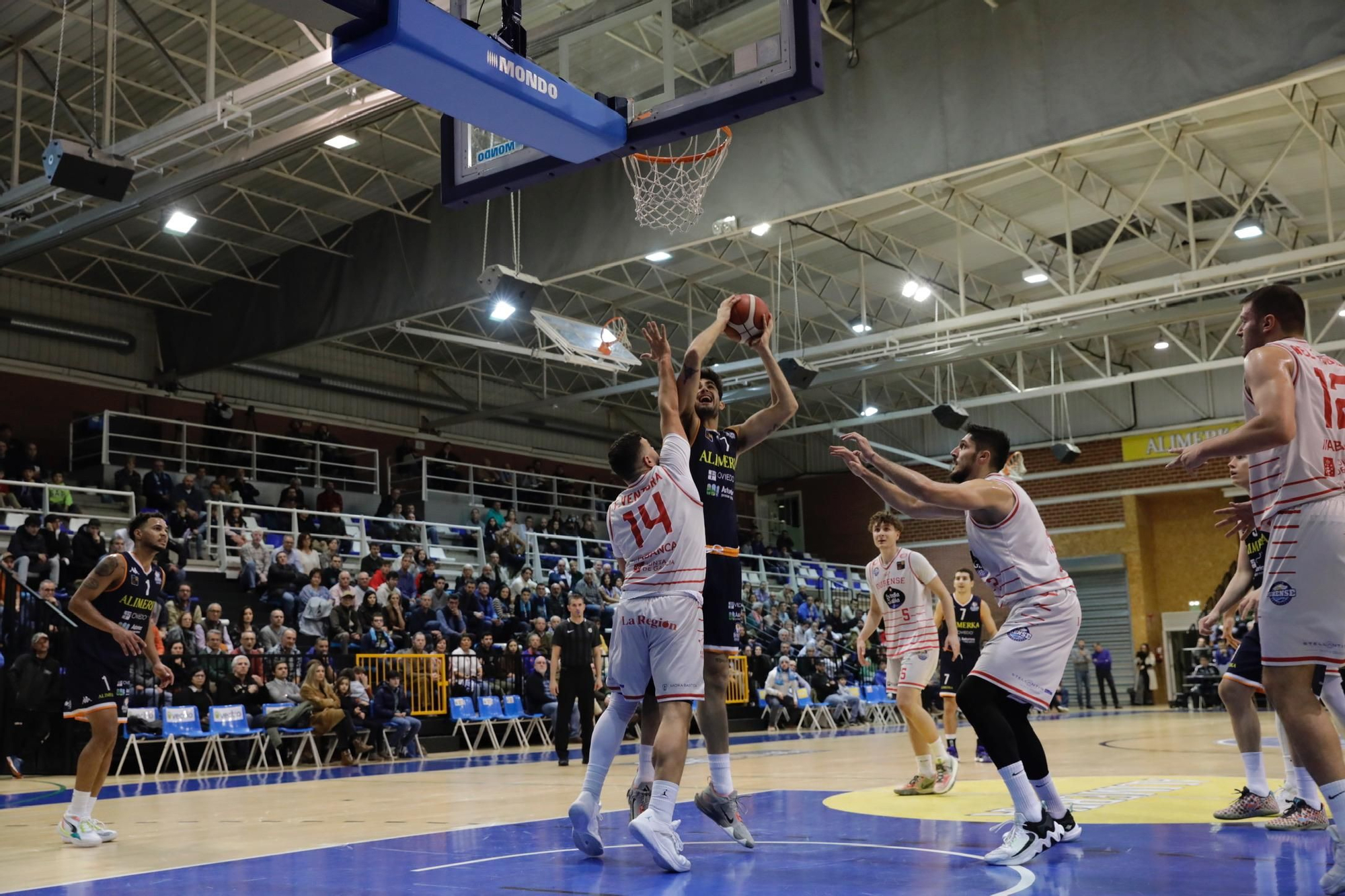 El Alimerka Oviedo Baloncesto se impone al Ourense (75-58) y sigue en racha