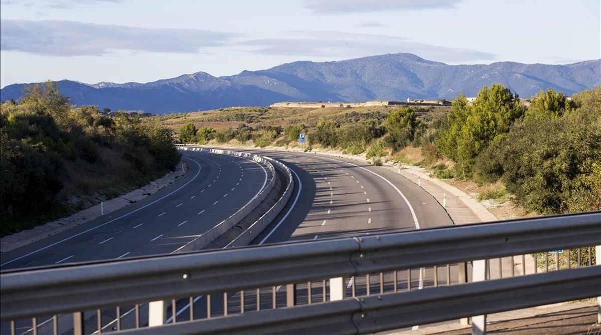 La AP-7, en uno de sus tramos en el Alt Empordà.