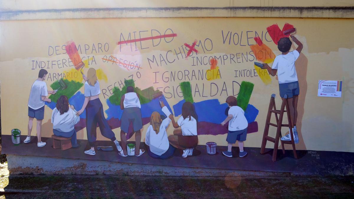 Mural  realizado por Henar Bayón para luchar contra la vulneración de los derechos humanos de personas LGBTI en el mundo. / E. P.