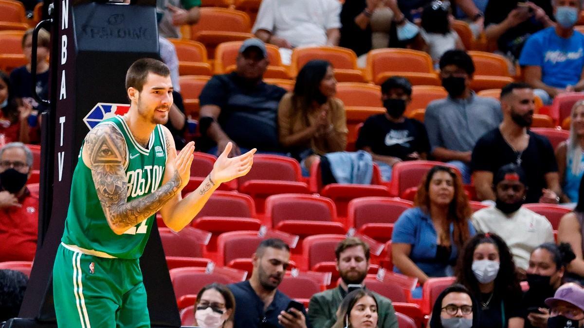 Juancho Hernangómez, durante un partido con los Celtics