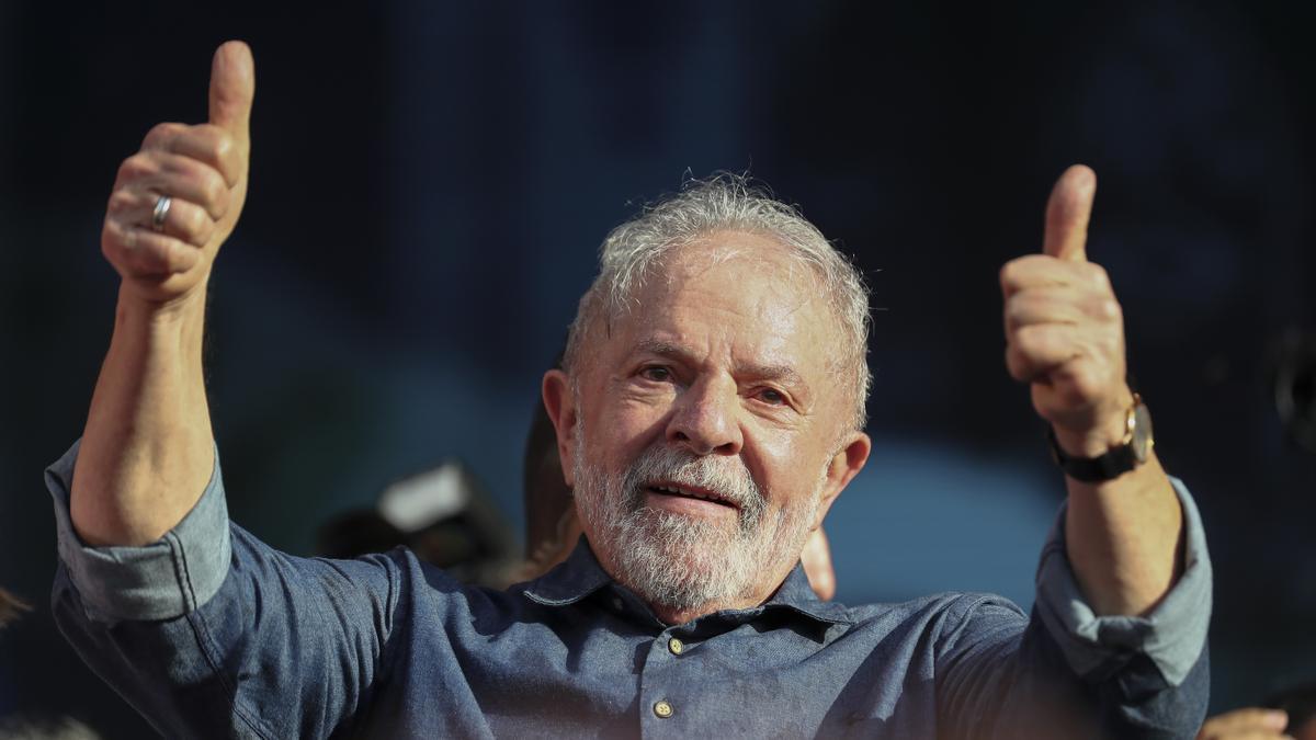 Lula lanza su candidatura para las elecciones presidenciales de Brasil.