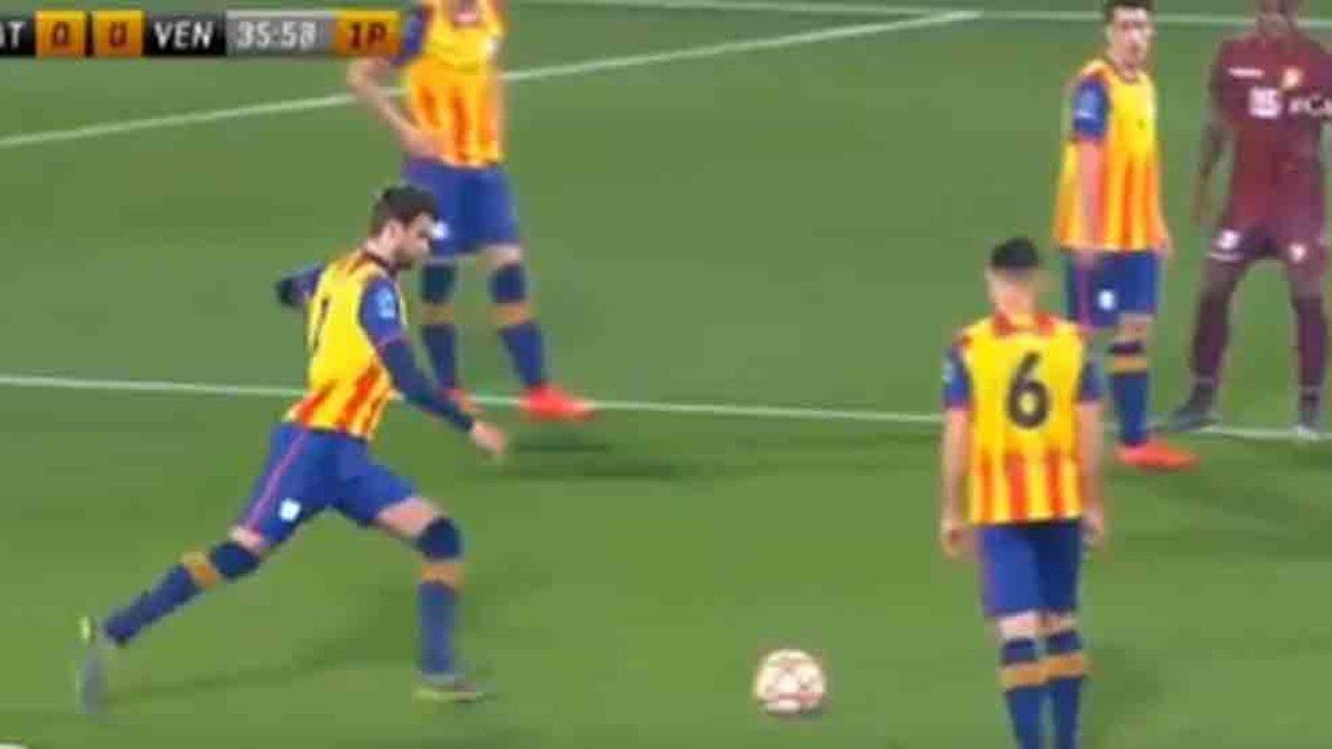 Piqué lanzó con mucho estilo la falta y a punto estuvo de marcar