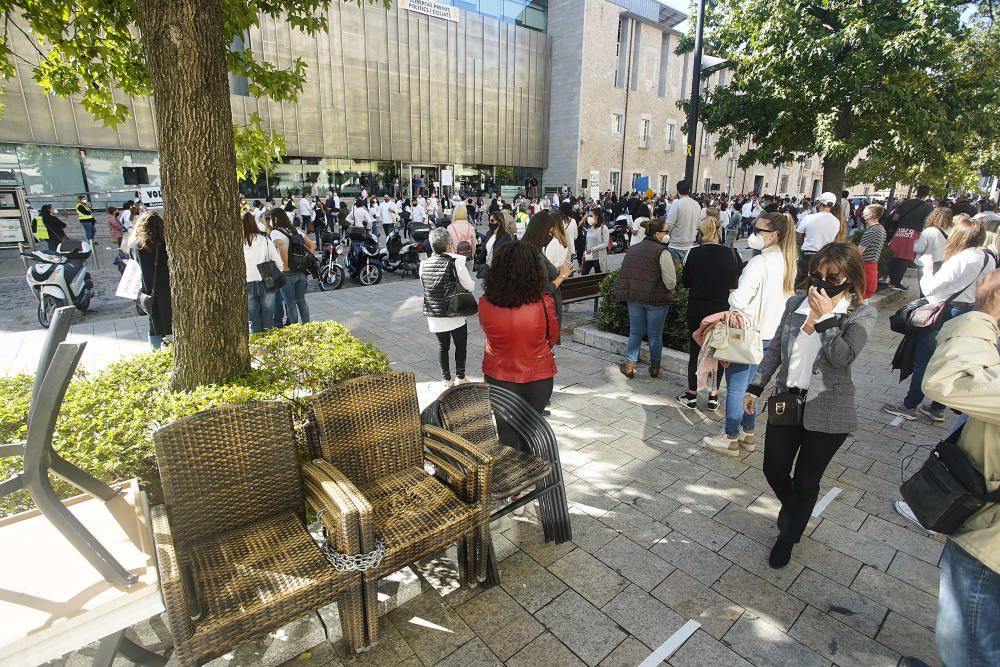 L''hostaleria i l''estètica gironines surten al carrer per protestar contra el tancament