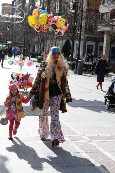 Desfile infantil de disfraces en el Jovellanos