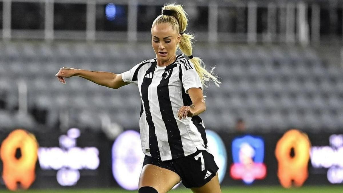 Alisha Lehmann, con la camiseta de la Juventus