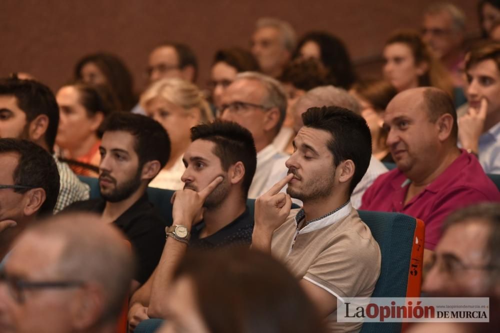 Conferencia de Arturo Pérez Reverte en la UMU