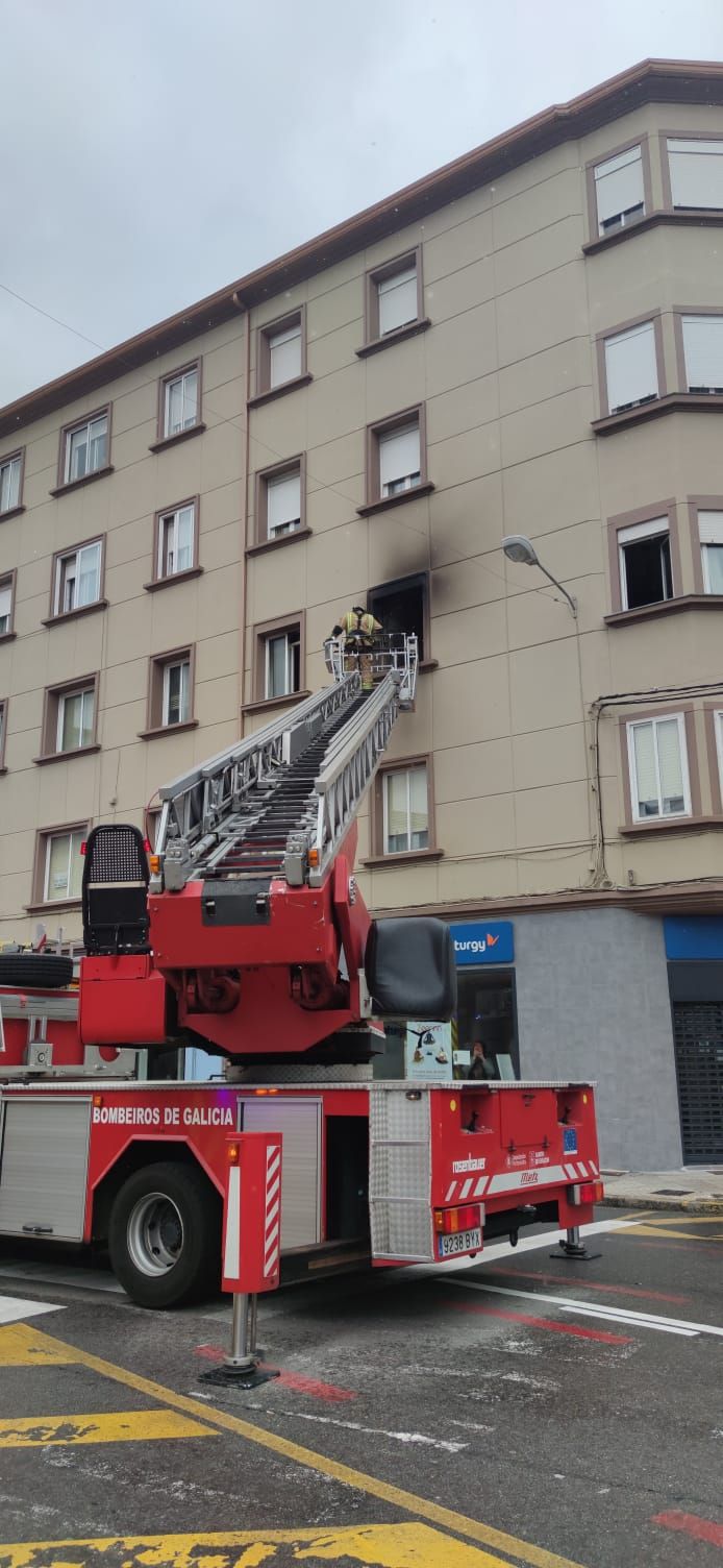 El incendio se produjo en el número 10 de la calle Alexandre Bóveda