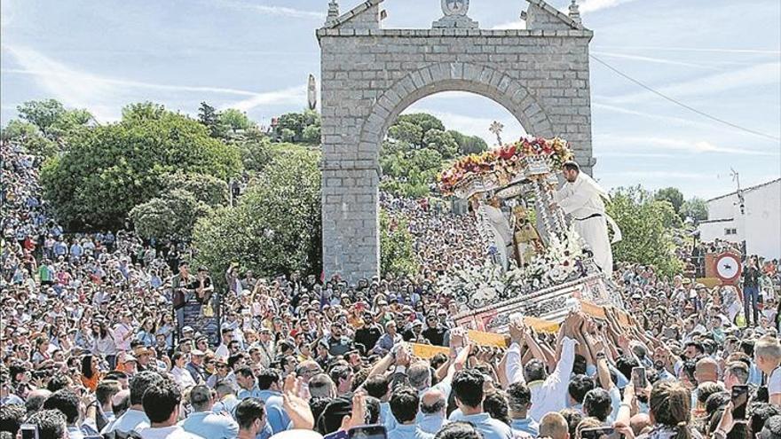 La Virgen de la Cabeza reluce en Sierra Morena