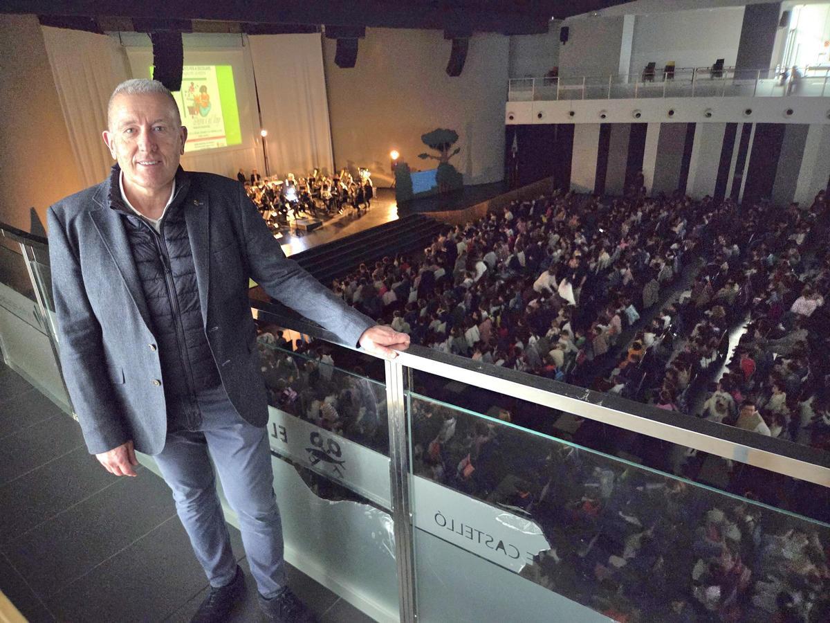 Sales, en el Palau de la Festa.