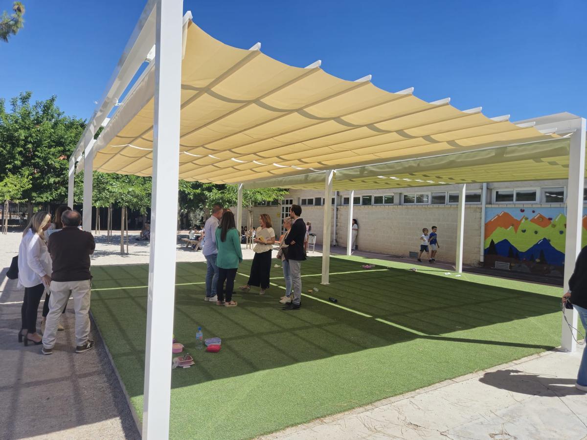 El centro educativo La Arboleda de Santiago y Zaraiche es uno de los colegios a los que ya ha llegado el plan sombra.