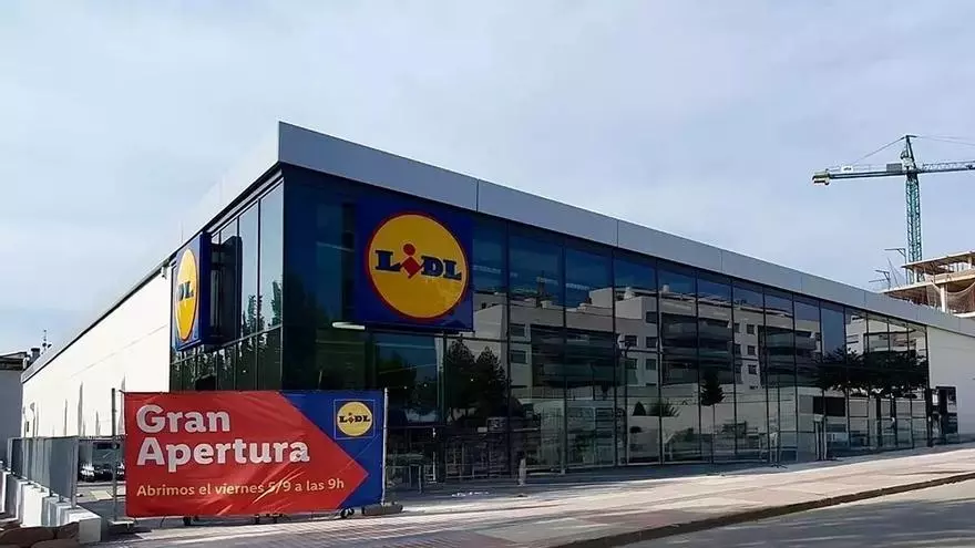 VÍDEO | Mañana se esperan colas kilométricas en Lidl para conseguir el limpiador de ventanas 2 en 1 más barato del mercado: perfecto para mamparas de ducha