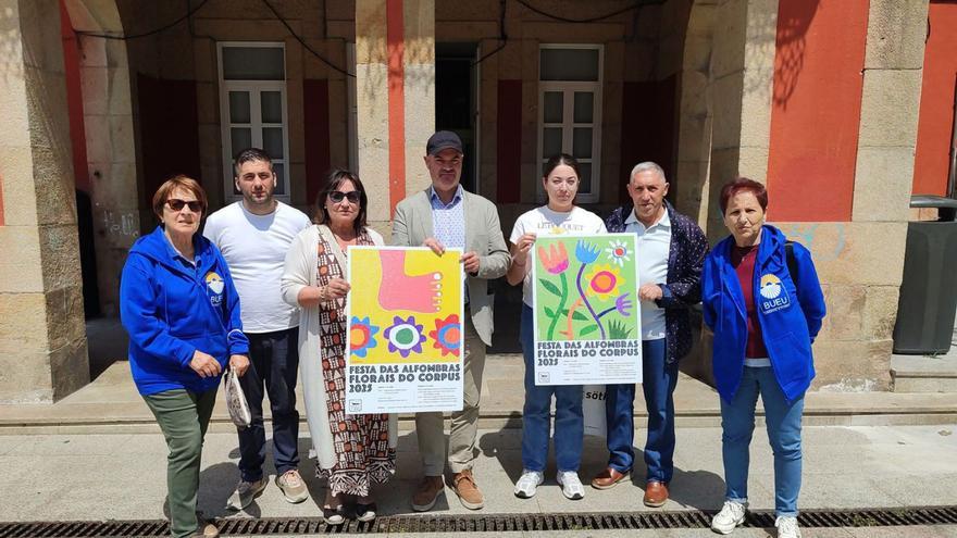 La presentación del cartel del Corpus con representantes del Concello y alfombristas. | Santos Álvarez