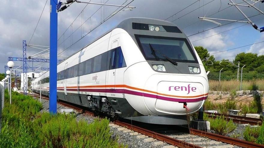 Una acumulación de retrasos en Renfe complica la movilidad en la línea de tren Vigo - Santiago - A Coruña