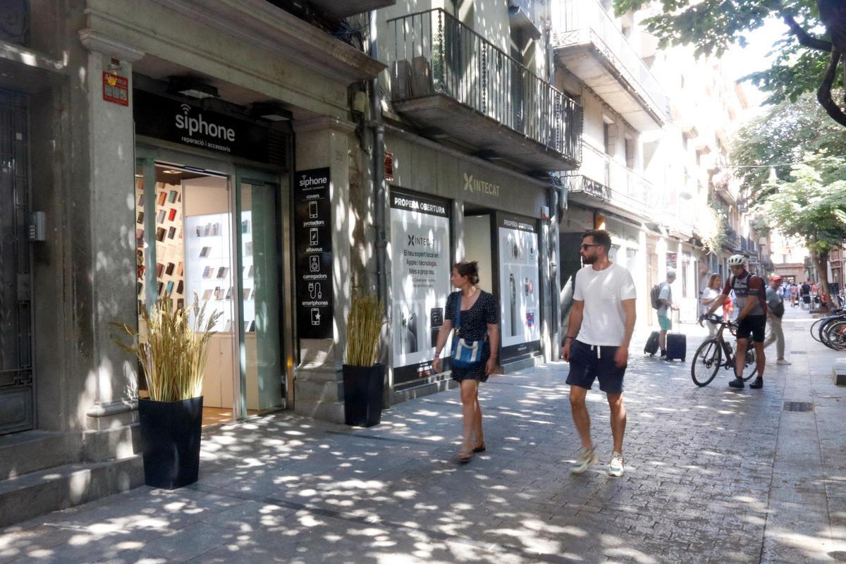 Les imatges de la retolació de diversos establiments a Girona