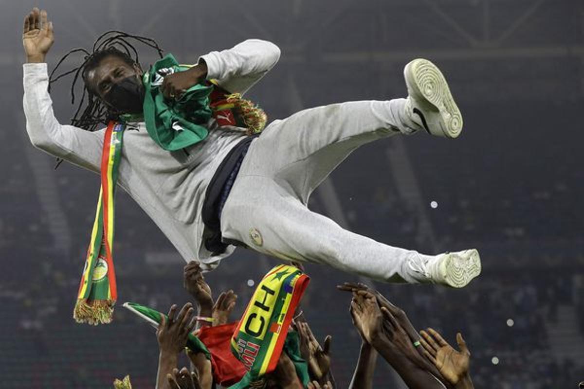 Aliou Cissé celebra el triunfo de Senegal en la Copa de África.