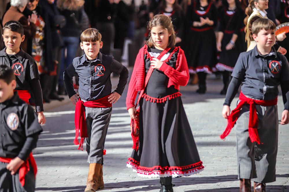 Orihuela celebra el tradicional Medio Año de la fiesta de Moros y Cristianos.