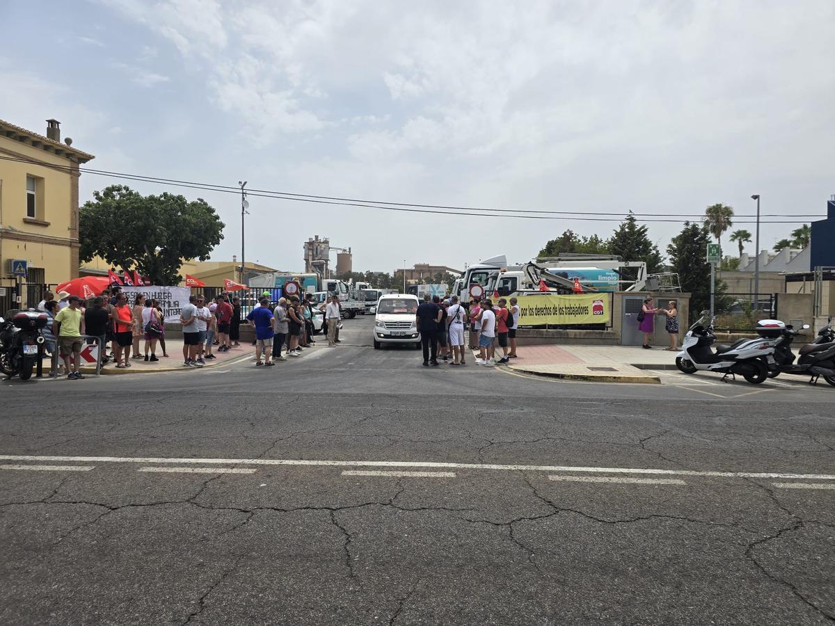 Segunda jornada de huelga de basuras en Sagunt Segunda jornada de huelga de basuras en Sagunt