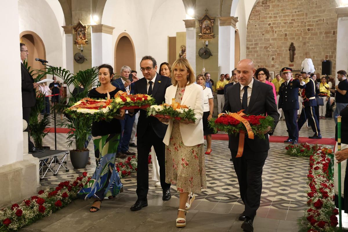 De izquierda a derecha: Alícia Romero, consellera dEconomia i Finances de la Generalitat; Josep Rull, president del Parlament; Lluïsa Moret, alcaldesa de Sant Boi; y Carlos Prieto, delegado del Gobierno en Catalunya.