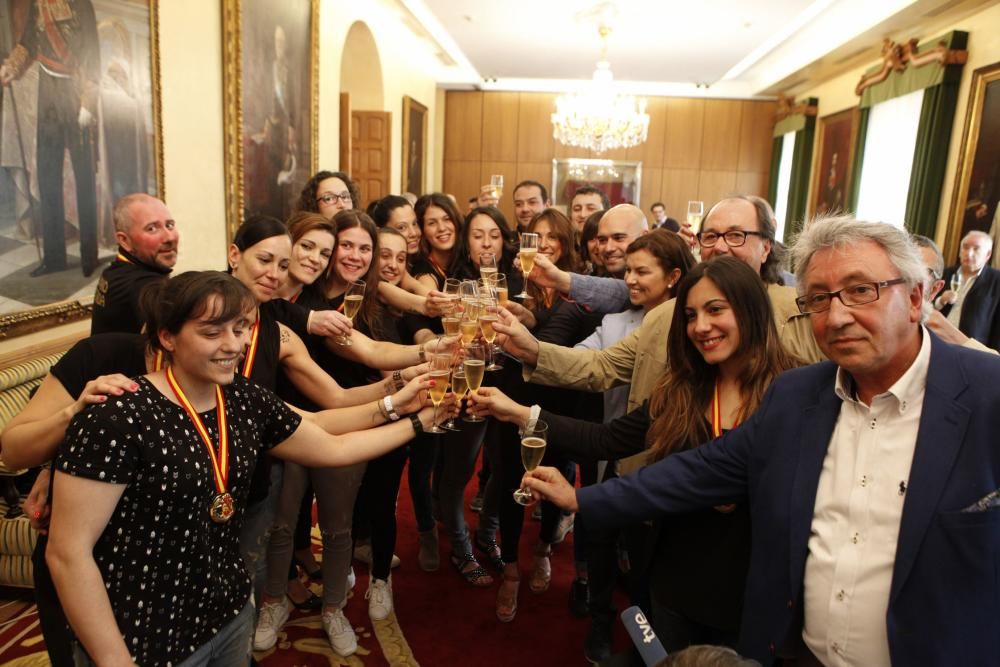 Recepción en el Ayuntamiento de Gijón a las jugadoras del Mavi NT de Balonmano