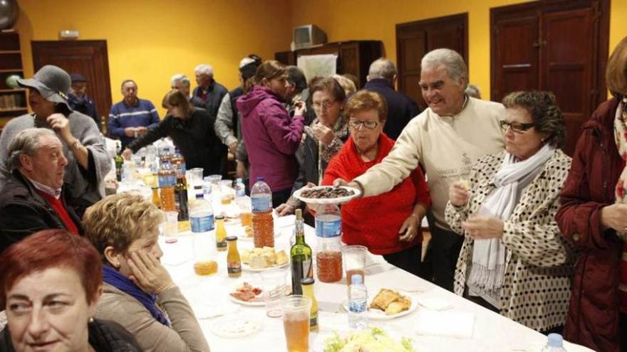 Sidra dulce, castañas y pinchos para honrar a San Andrés