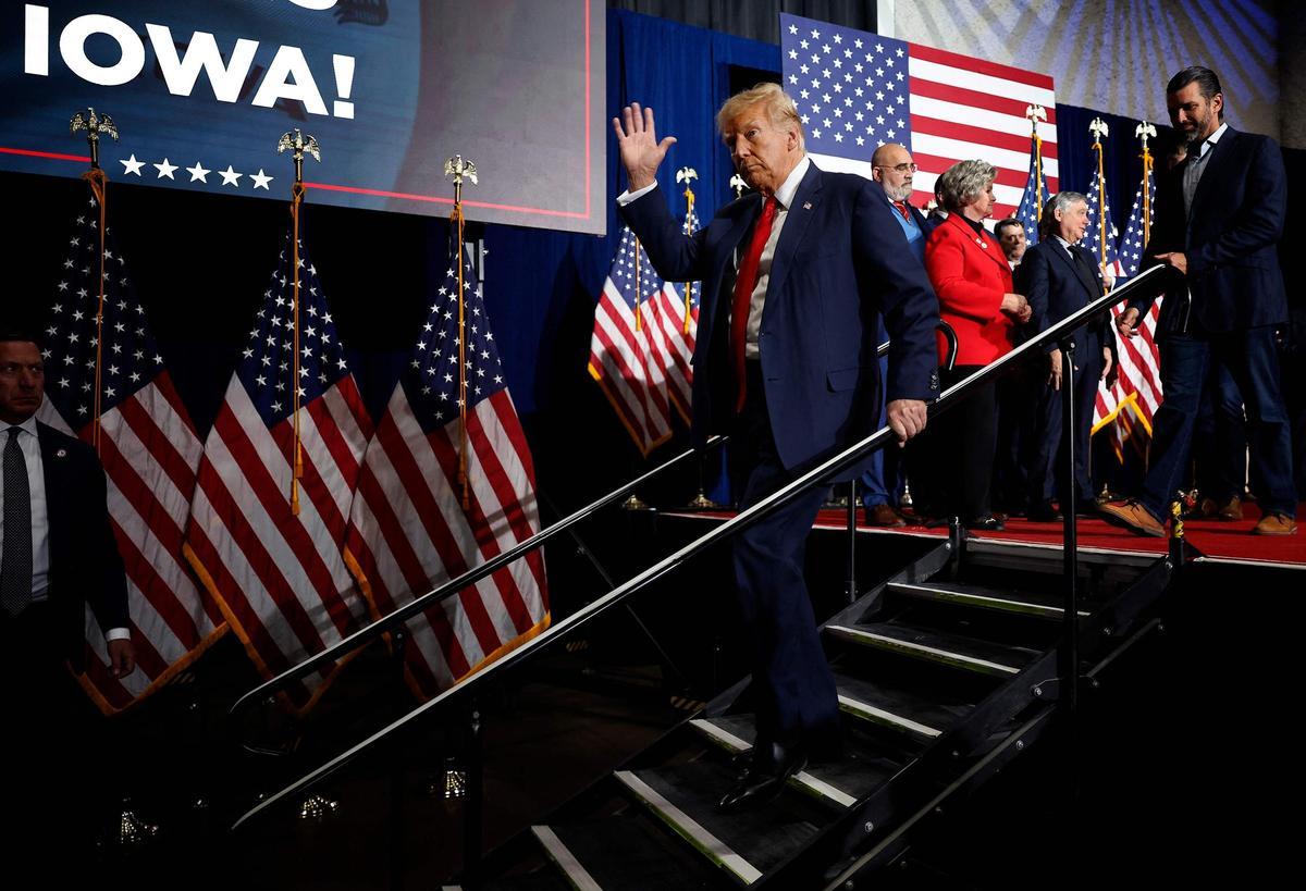 Trump arrasa en los caucus de Iowa