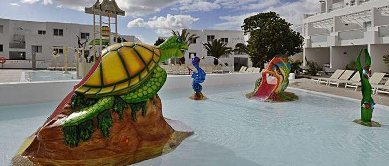 Panorámica de las instalaciones de un establecimiento de Lanzarote transformado de apartamento a hotel tras su rehabilitación.