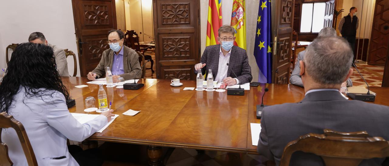 Ximo Puig, durante la reunión con los agentes económicos y sociales.