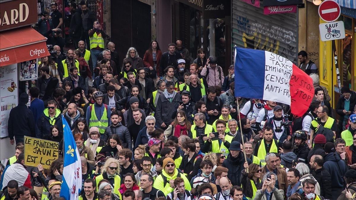 zentauroepp47477929 paris  france   23 03 2019   protesters from the  gilets jau190323203945