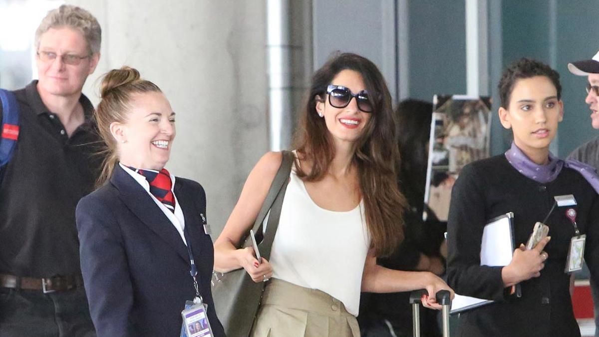 Amal Clooney, muy elegante en el aeropuerto de Toronto