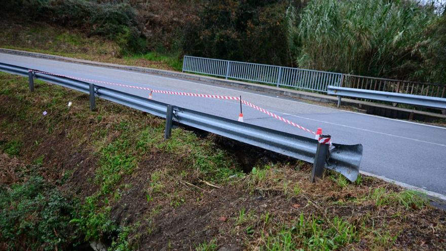 La Diputación asegura un terraplén en la carretera de Abelendo y arregla el tramo recién renovado