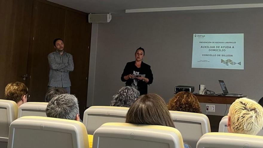 Las sesiones formativas son en el salón de plenos del Concello.