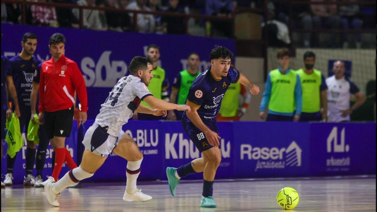 Un lance del partido entre el Alzira FS y el Levante disputado en el Palau.