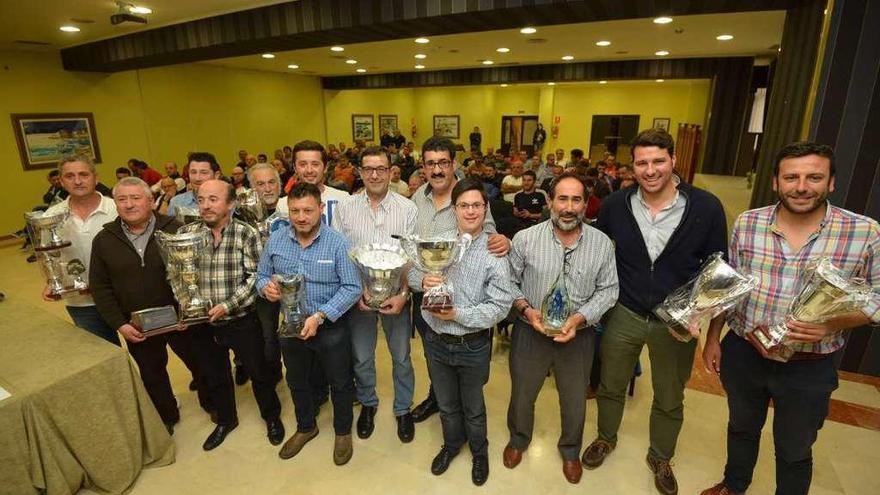 Premiados en la asamblea de equipos veteranos celebrada ayer en el Hotel Galicia Palace. // Gustavo Santos