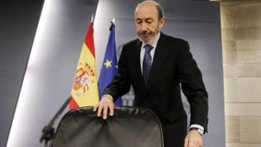 Rubalcaba subraya al PP que sobre Batasuna decidirán los tribunales