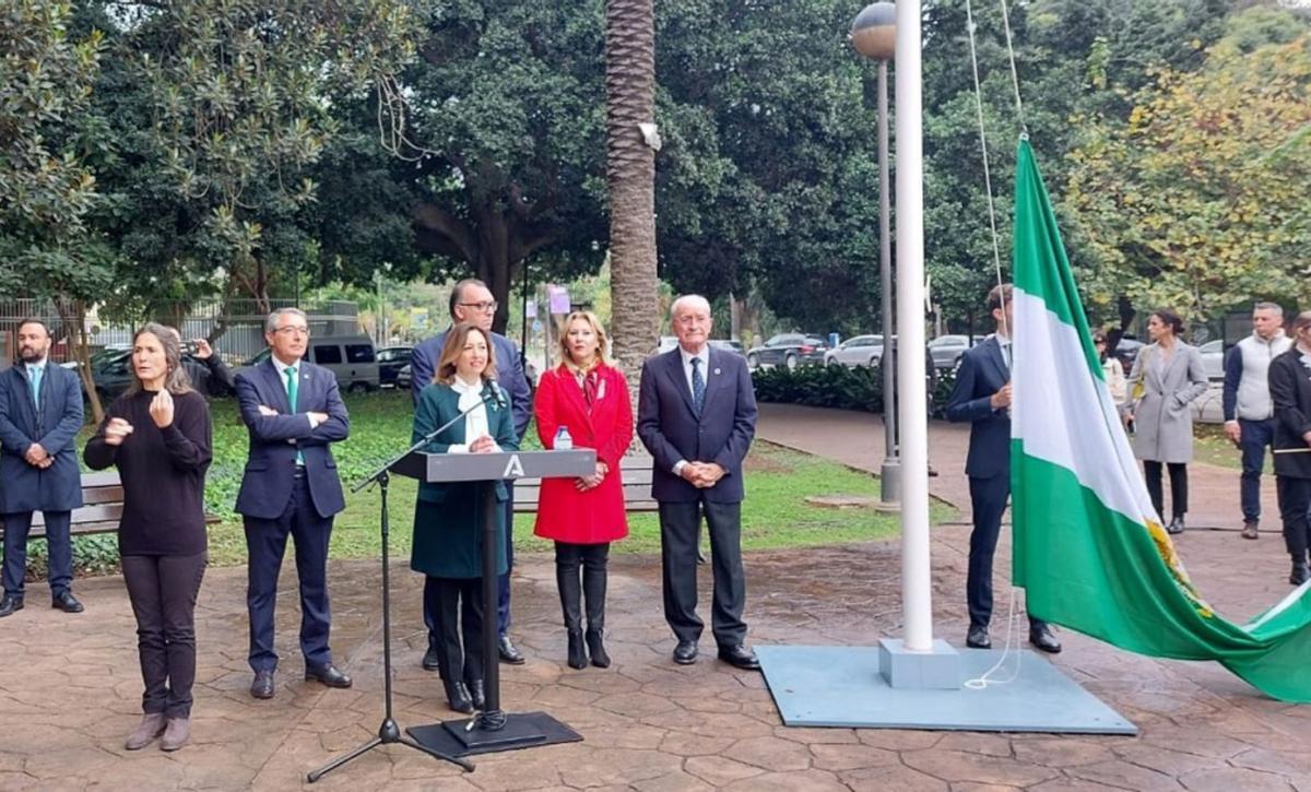 La delegada Patricia Navarro presidió el Día de la Bandera en los Jardines de Picasso.