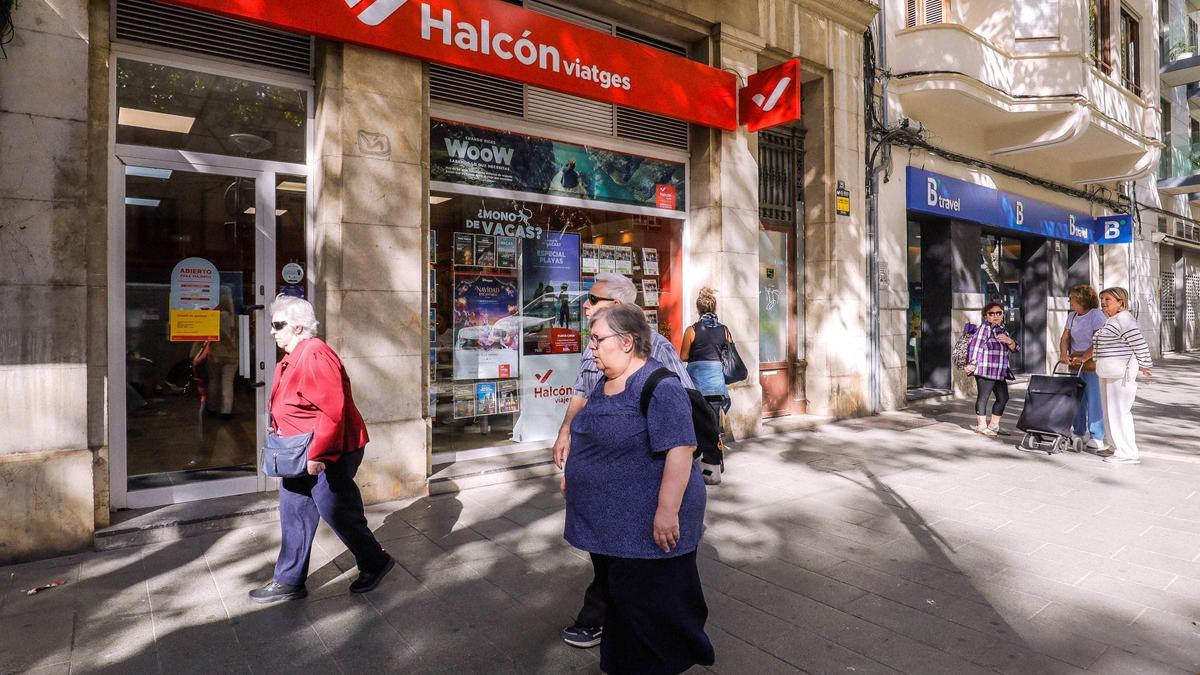 Imagen de una de las agencias de viajes, con muy poca actividad, durante la jornada de ayer.