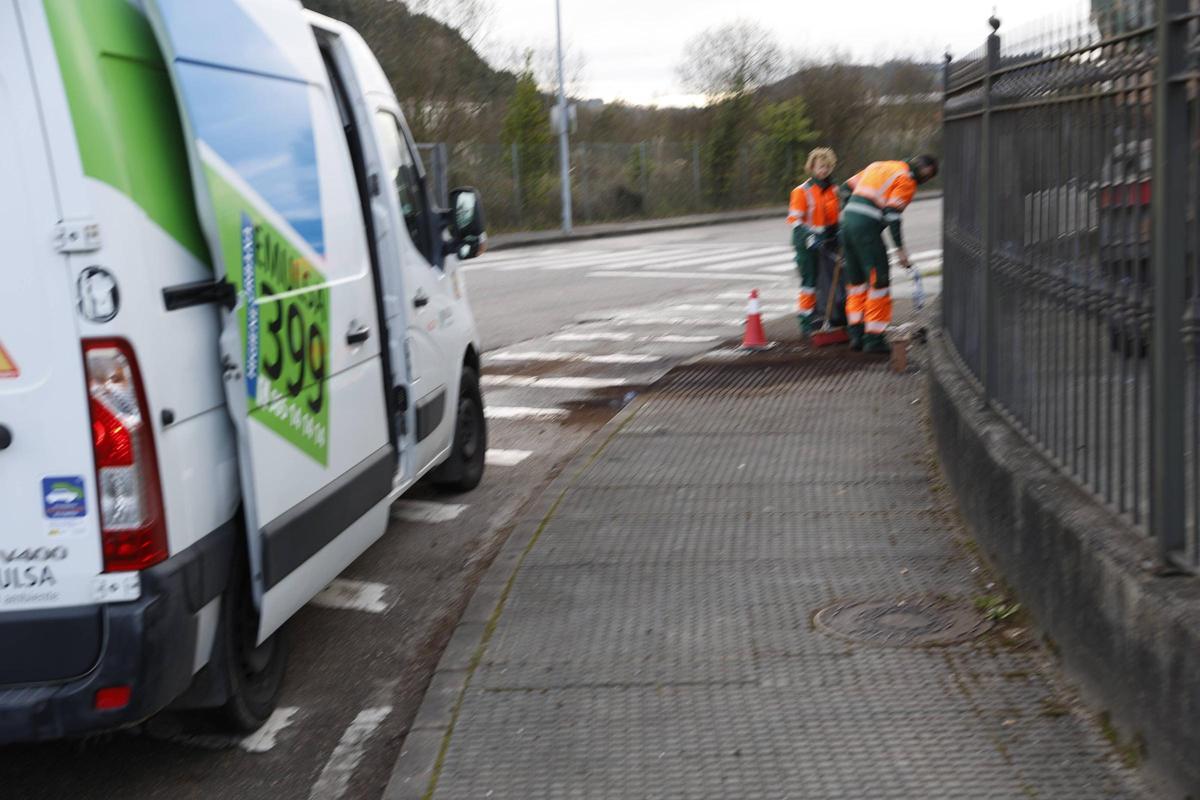 La carrera ilegal que ha dejado un reguero de heridos en Gijón, en imágenes