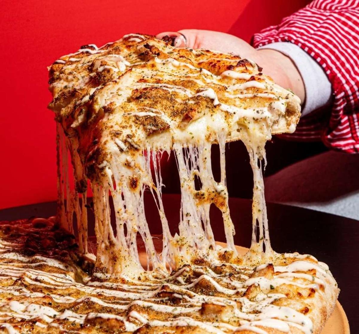 Una imagen de la nueva pizza de kebab de Telepizza.