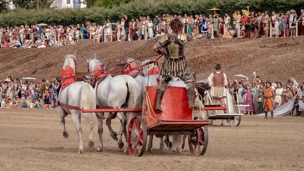 Carrera de cuadrigas durante la celebración de Emerita Lvdica.