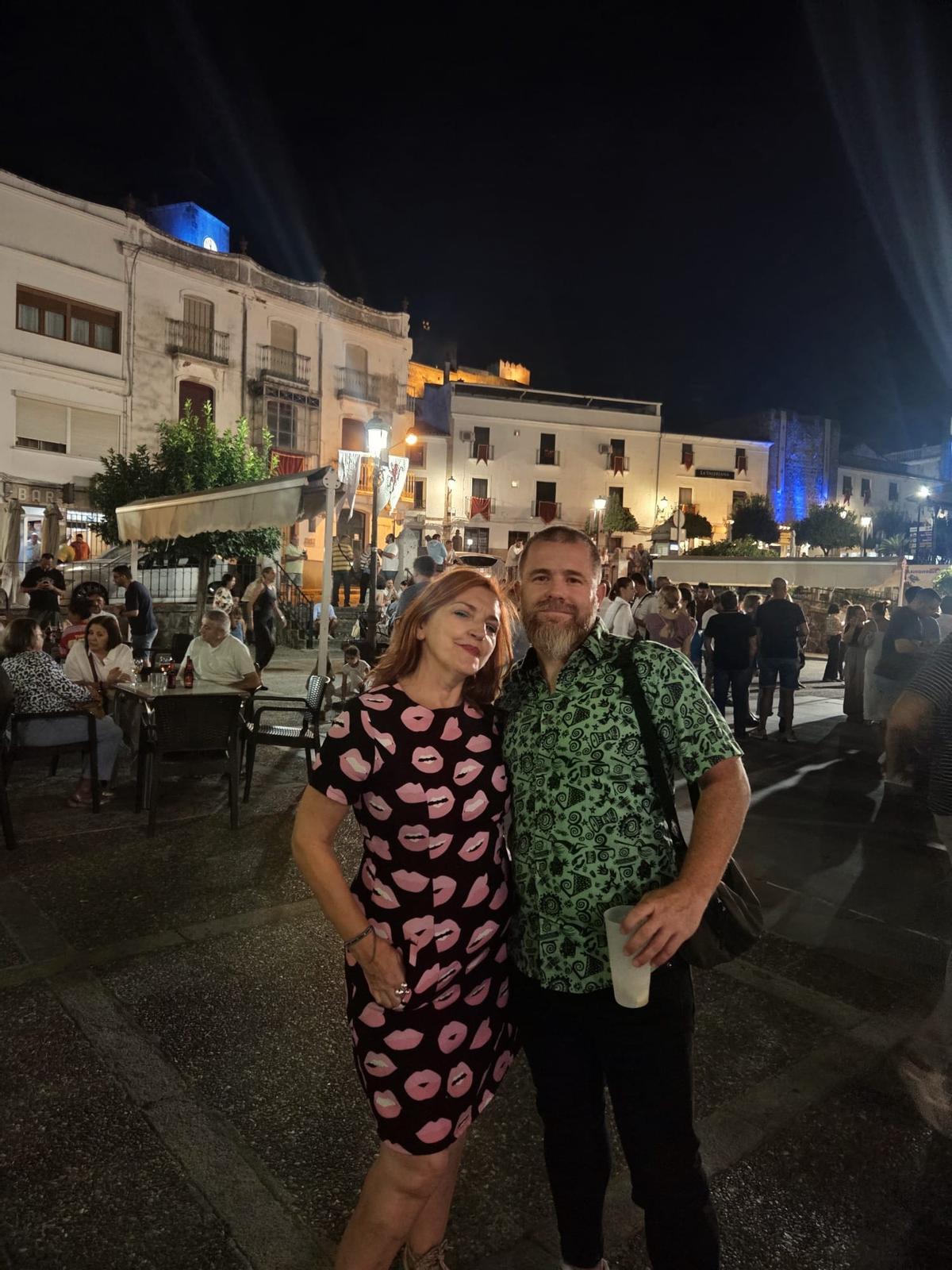 Marisol Torres con el concejal de Turismo y Ferias y Fiestas de Alburquerque, Jesús Chaves.