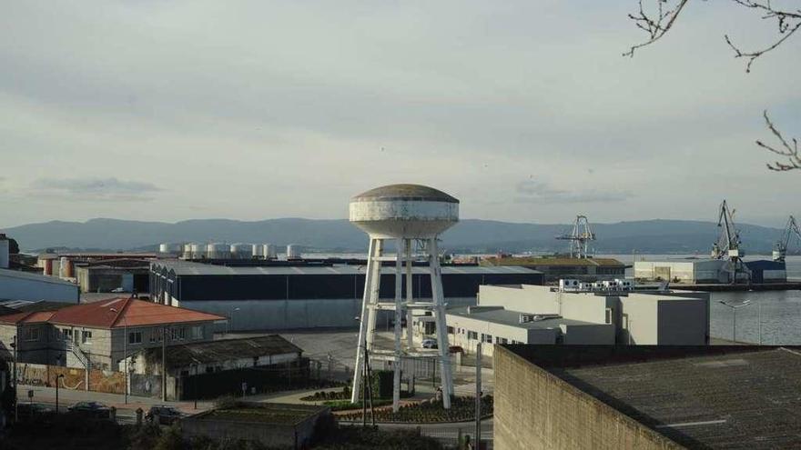 Una vista de la zona donde se concentra la actividad comercial e industrial del Puerto. // Iñaki Abella