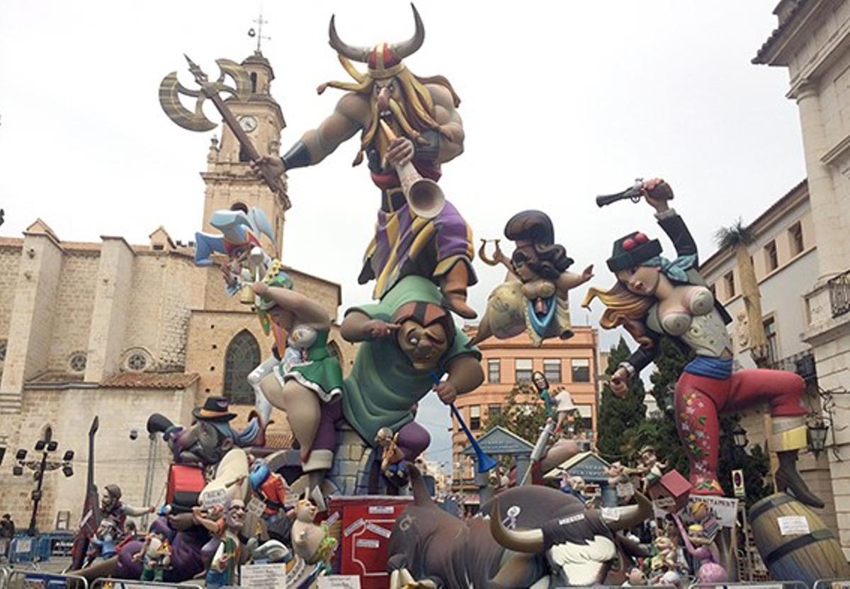 Falla Plaça del Mercat 2016 de Pere Baenas, primer premi de la Secció Especial i premi Enginy i Gràcia.