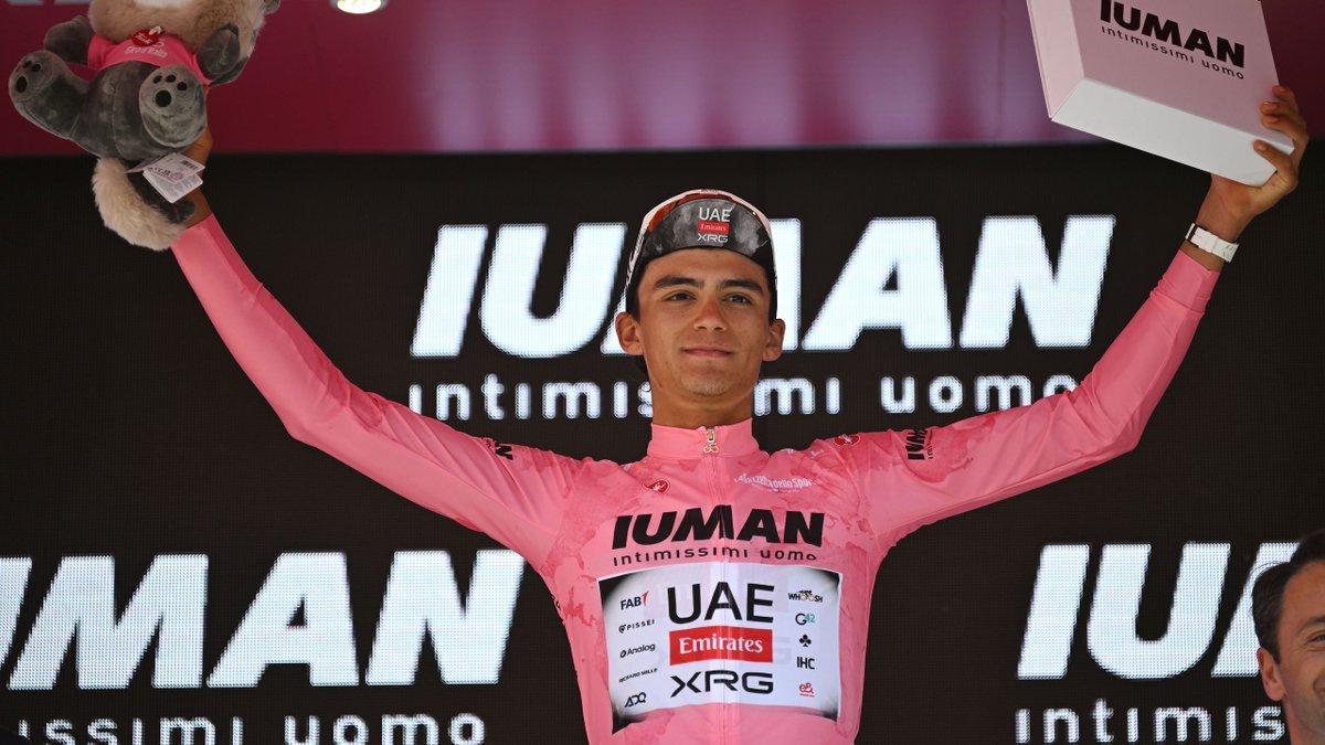 Isaac del Toro, con el jersey rosa del Giro.