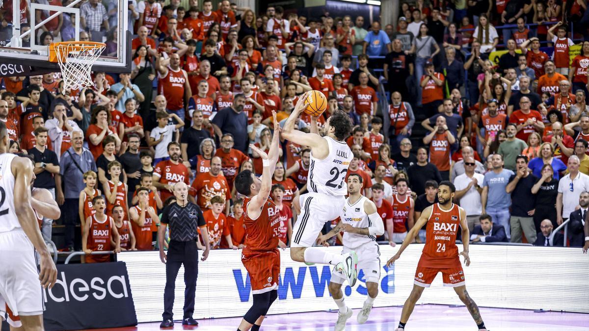 Sergi Llull va anotar aquest bàsquet de la victòria la temporada passada i ha estat un botxí durant molts capítols de la ratxa