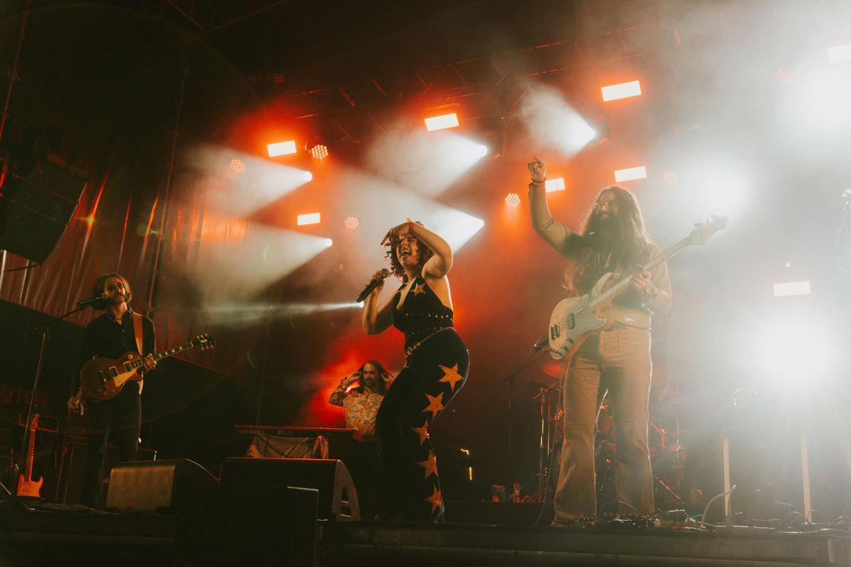 La cantante Sara Lapiedra es la voz de la banda zaragozana